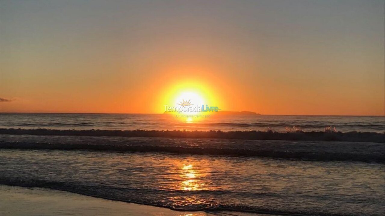 Casa para aluguel de temporada em Bombinhas (Praia de Bombas)