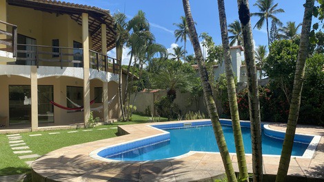 🌴 sua casa de férias em porto seguro!  🏖️ apenas 100m da praia de taperapuan (entre o axé moi e tôa tôa).  🏡 espaço amplo para acomodar toda a sua família com conforto.📅 consulte datas disponíveis e faça sua reserva!
contato: 73 991291501