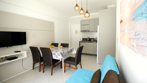 Apartamento térreo com ótimo espaço privativo na praia de Quatro Ilhas
