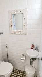 Studio with partial sea view/Beach block away