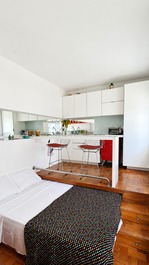 Studio with partial sea view/Beach block away
