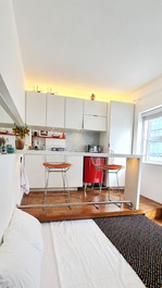 Studio with partial sea view/Beach block away