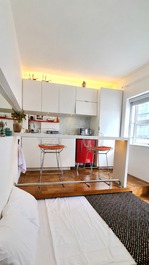 Studio with partial sea view/Beach block away