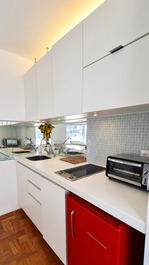 Studio with partial sea view/Beach block away
