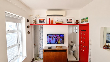 Studio with partial sea view/Beach block away