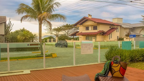 Apartamento con jardín, 3 dormitorios y vistas al mar en la playa de Canto Grande.