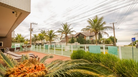 Apartamento con jardín, 3 dormitorios y vistas al mar en la playa de Canto Grande.