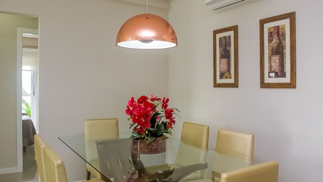 Apartamento con jardín, 3 dormitorios y vistas al mar en la playa de Canto Grande.