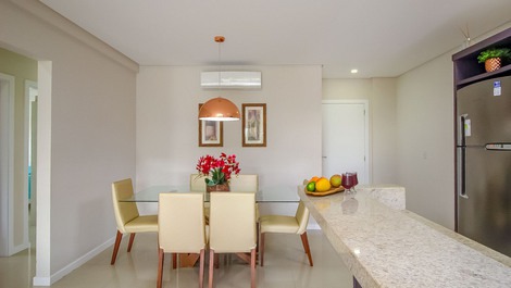 Apartamento con jardín, 3 dormitorios y vistas al mar en la playa de Canto Grande.