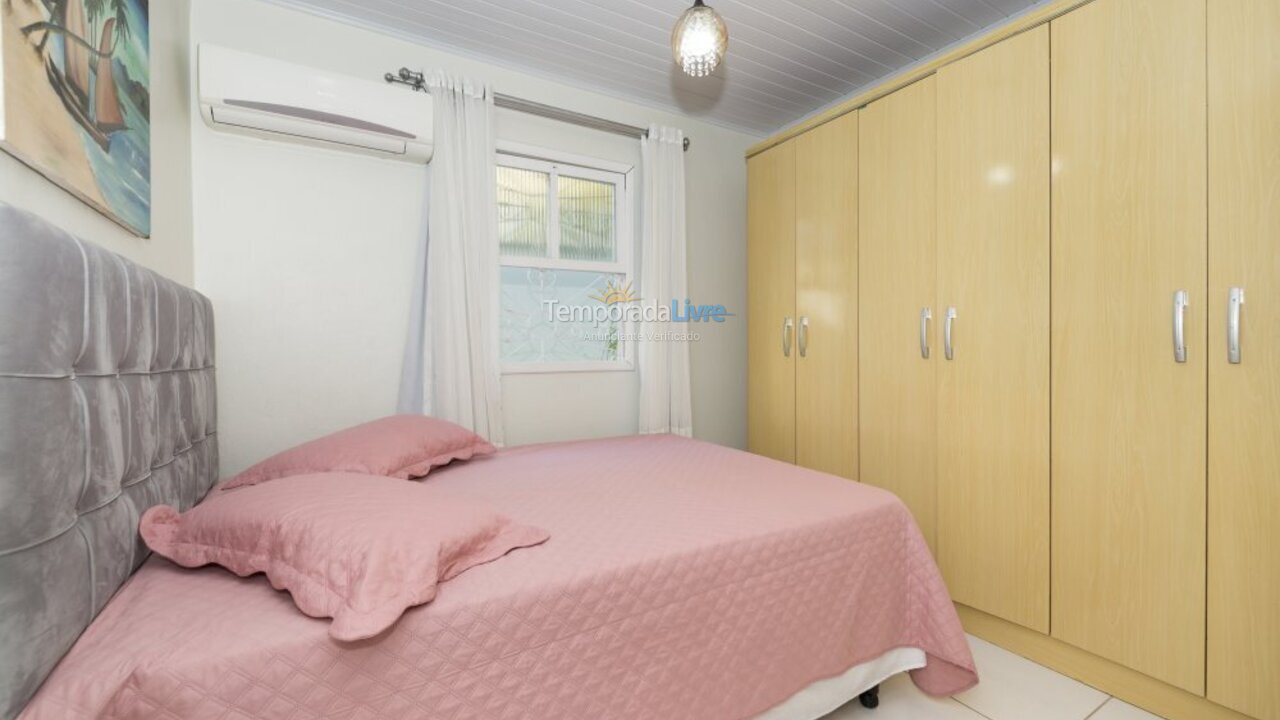 Casa para aluguel de temporada em Bombinhas (Praia de Bombas)