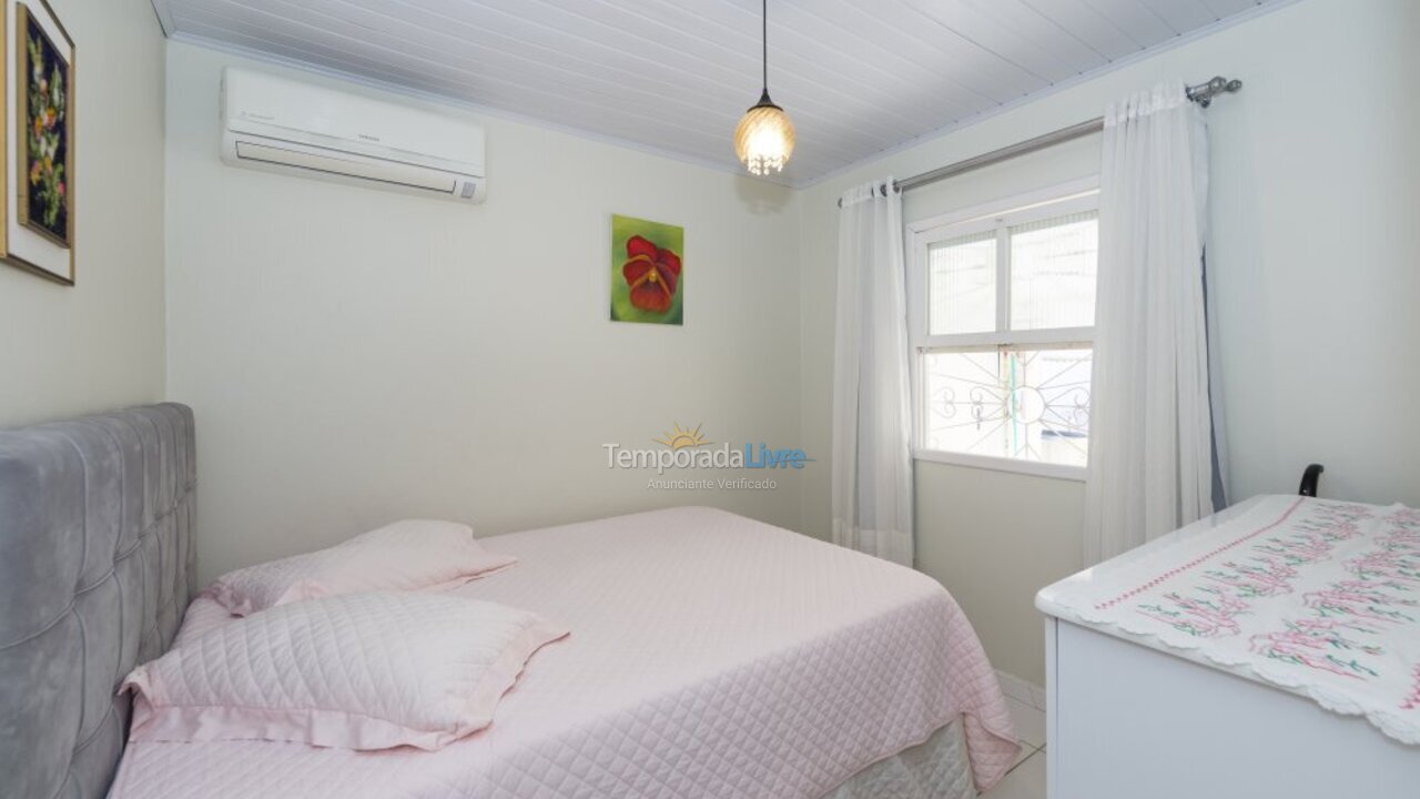 Casa para aluguel de temporada em Bombinhas (Praia de Bombas)