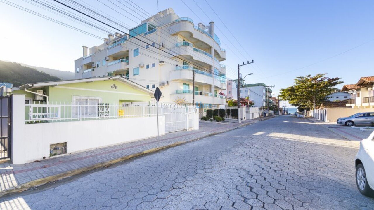 Casa para aluguel de temporada em Bombinhas (Praia de Bombas)
