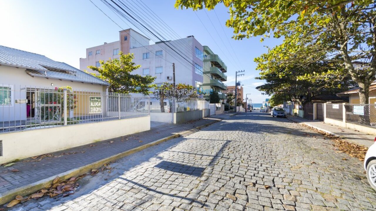 Casa para aluguel de temporada em Bombinhas (Praia de Bombas)