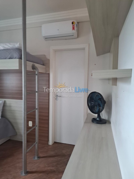 Apartamento para aluguel de temporada em Itapema (Meia Praia)