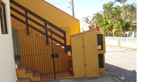 Portão de entrada do prédio