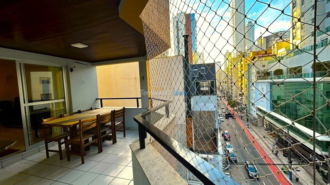 Apartamento para aluguel de temporada em Balneário Camboriú (Praia Central)