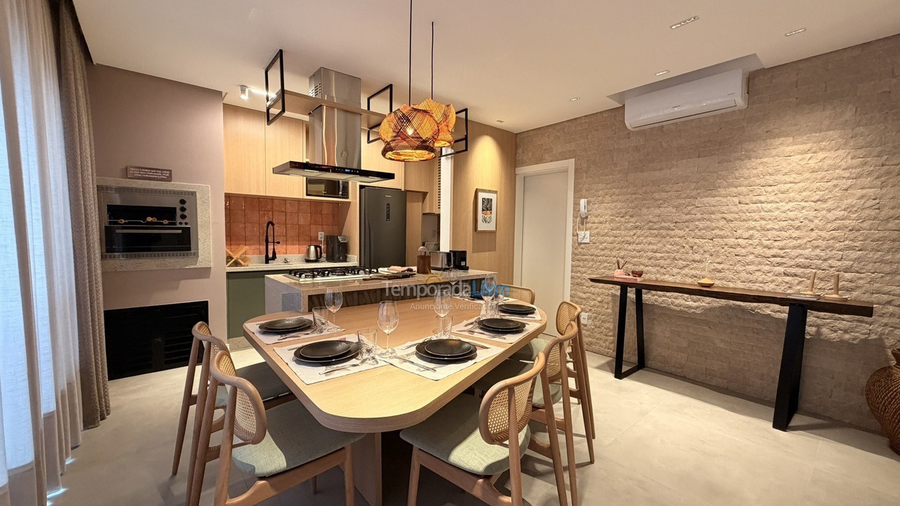 Apartamento para aluguel de temporada em Bombinhas (Canto Grande)