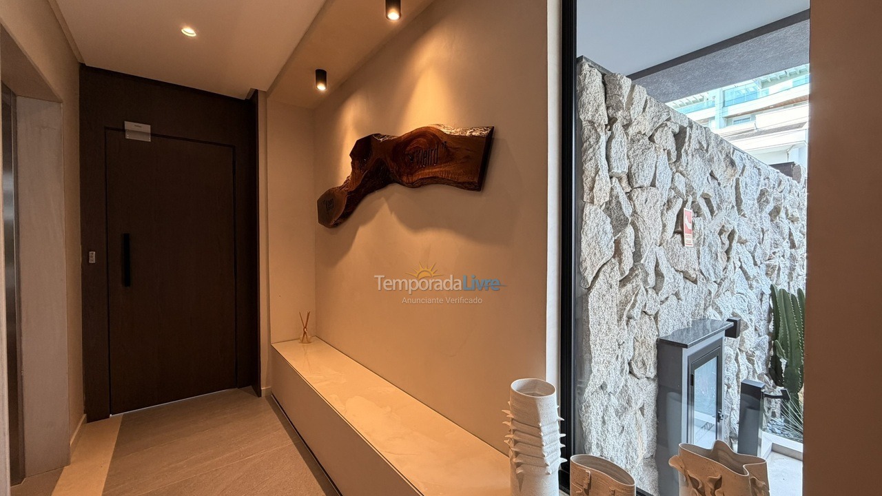 Apartamento para aluguel de temporada em Bombinhas (Canto Grande)