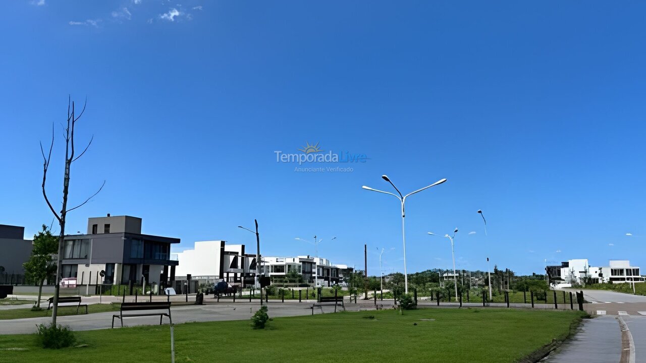 Casa para aluguel de temporada em Florianopolis (Campeche)