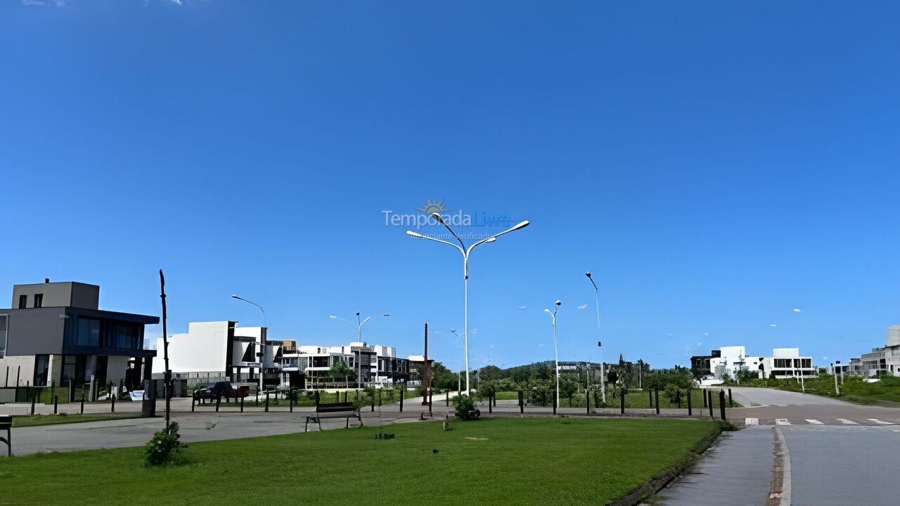 Casa para aluguel de temporada em Florianopolis (Campeche)