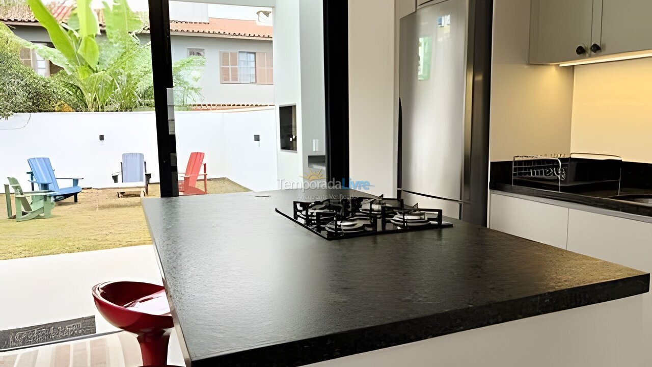 Casa para aluguel de temporada em Florianopolis (Campeche)