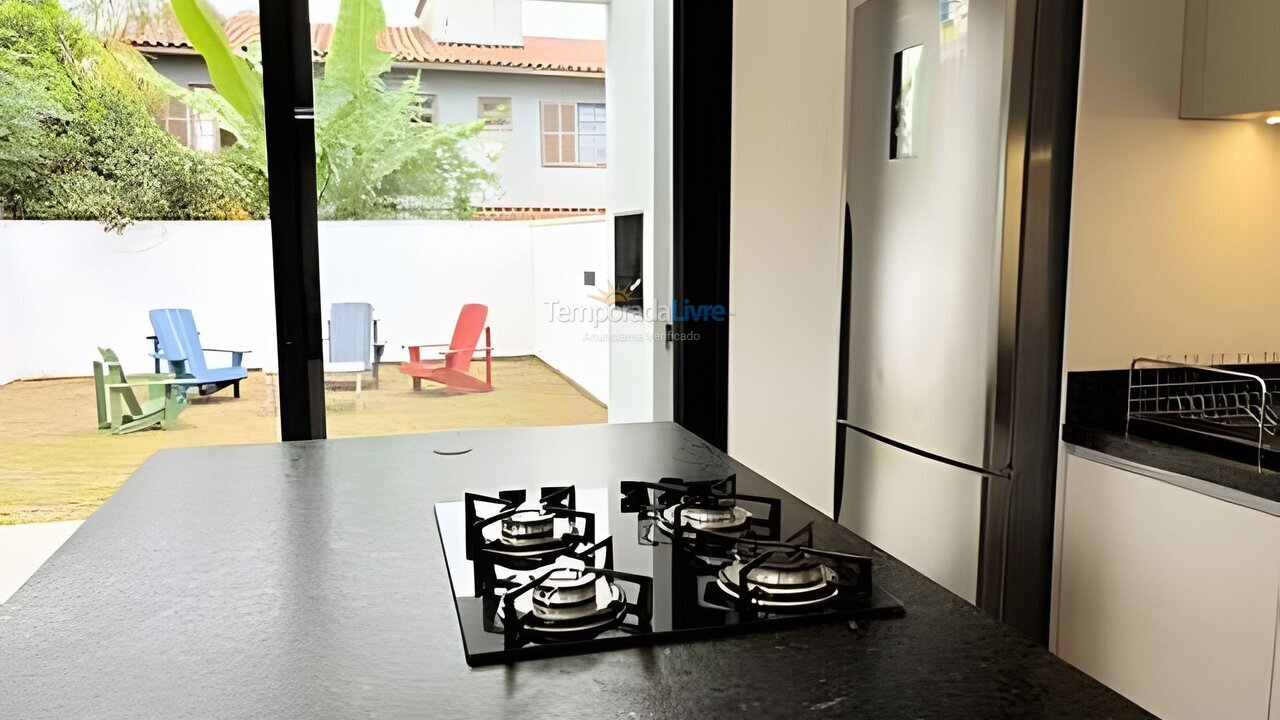 Casa para aluguel de temporada em Florianopolis (Campeche)