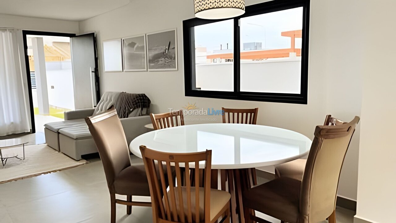 Casa para aluguel de temporada em Florianopolis (Campeche)