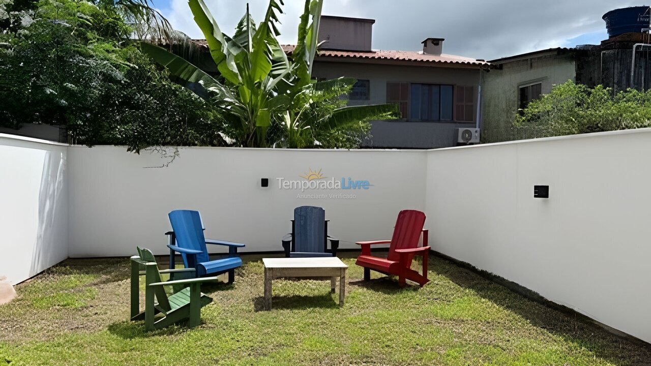 Casa para aluguel de temporada em Florianopolis (Campeche)