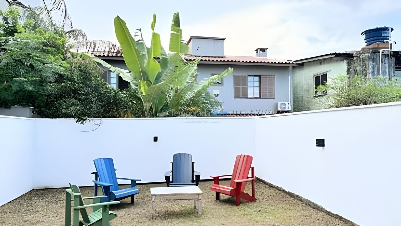 Casa para aluguel de temporada em Florianopolis (Campeche)