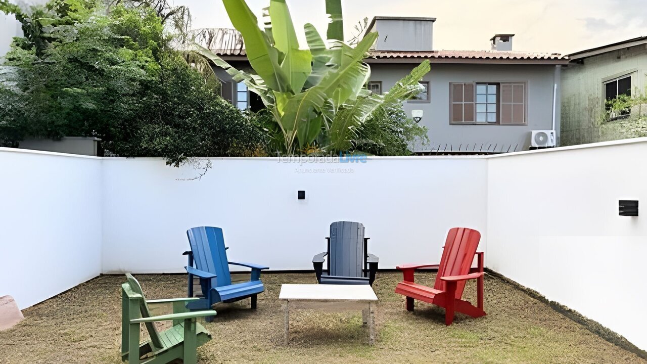 Casa para aluguel de temporada em Florianopolis (Campeche)