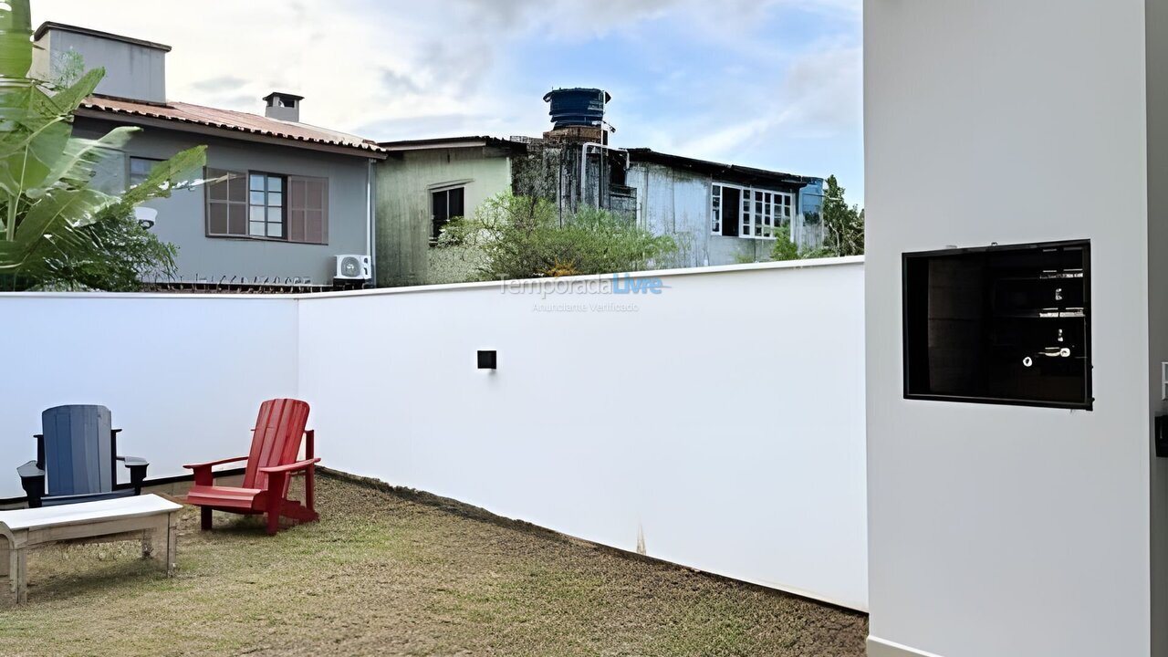 Casa para aluguel de temporada em Florianopolis (Campeche)