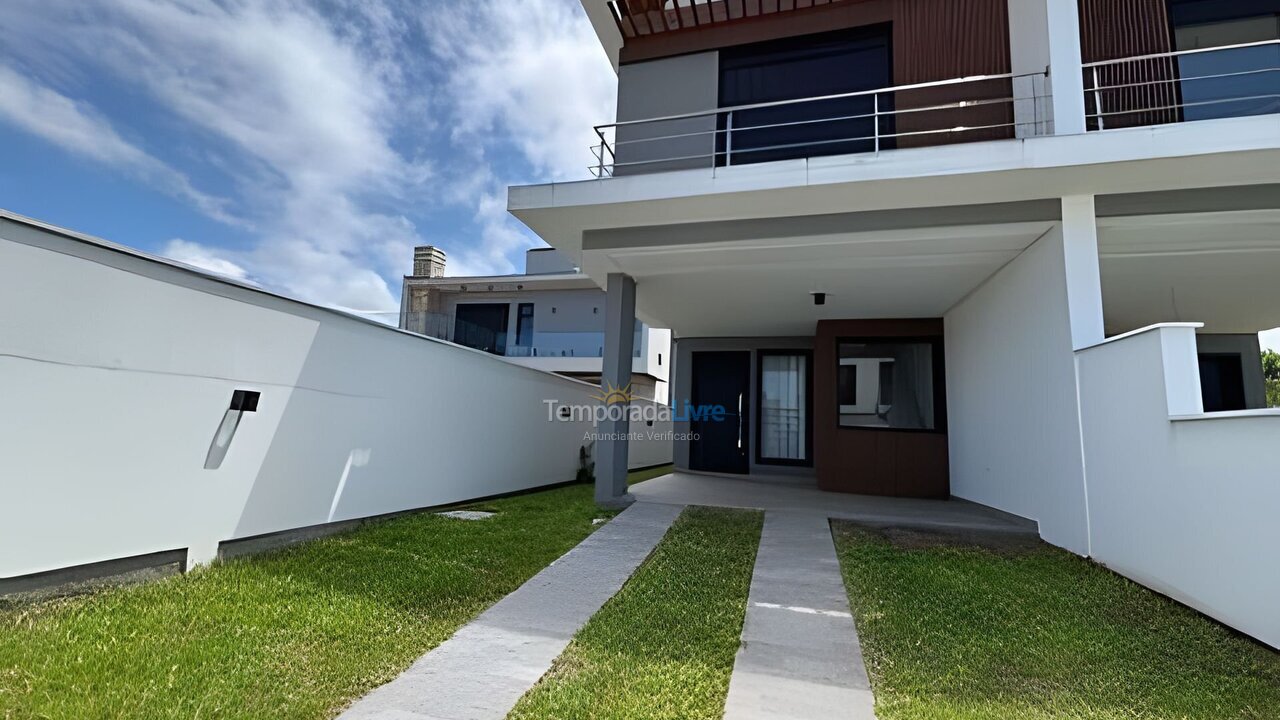 Casa para aluguel de temporada em Florianopolis (Campeche)