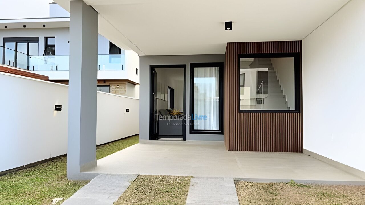 Casa para aluguel de temporada em Florianopolis (Campeche)