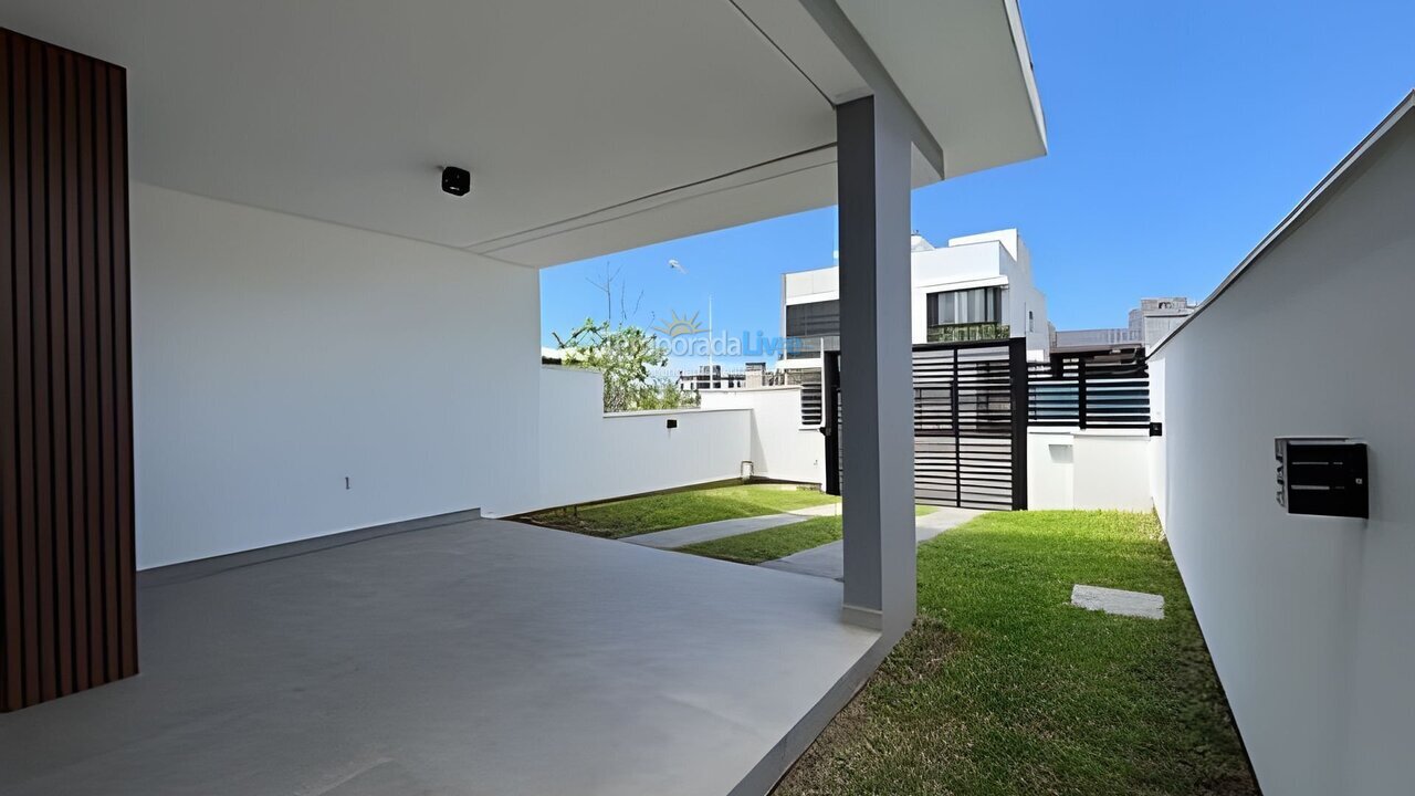 Casa para aluguel de temporada em Florianopolis (Campeche)
