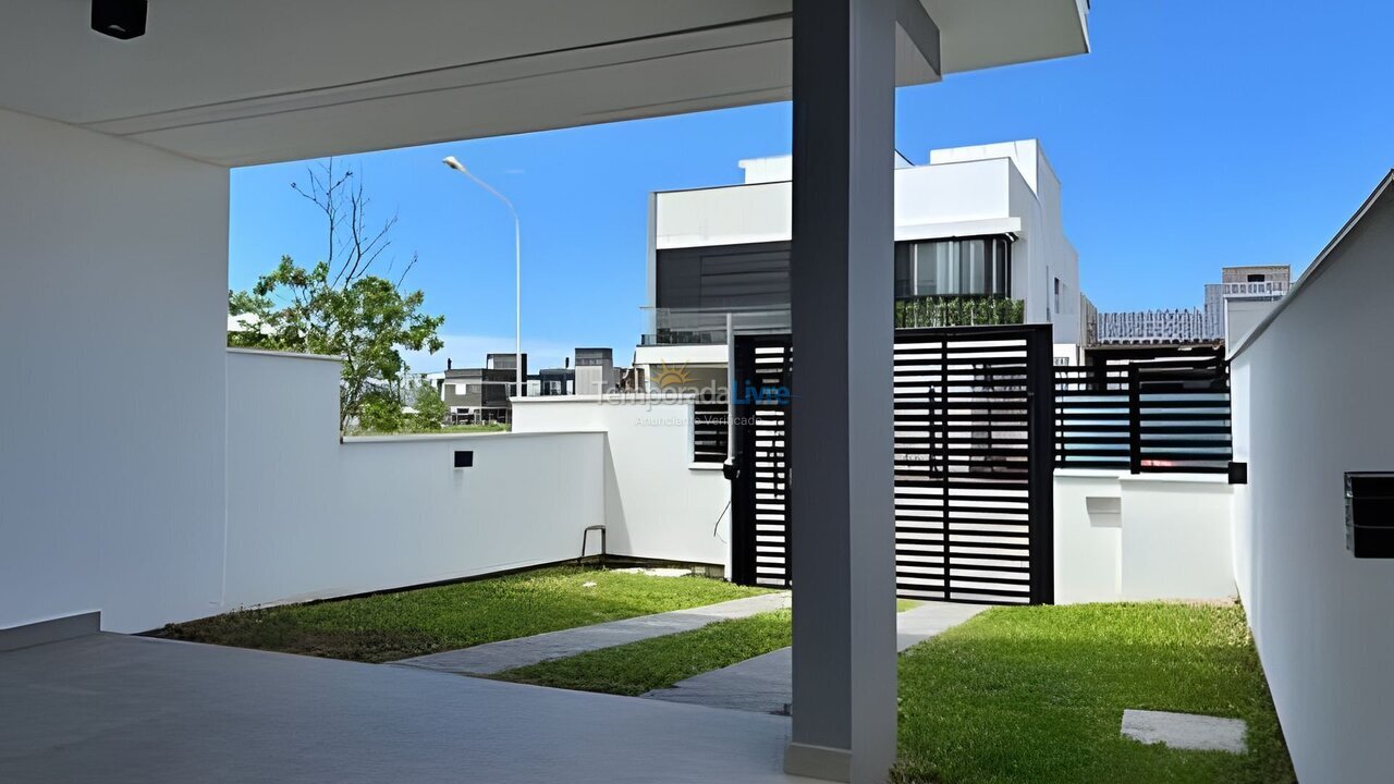Casa para aluguel de temporada em Florianopolis (Campeche)