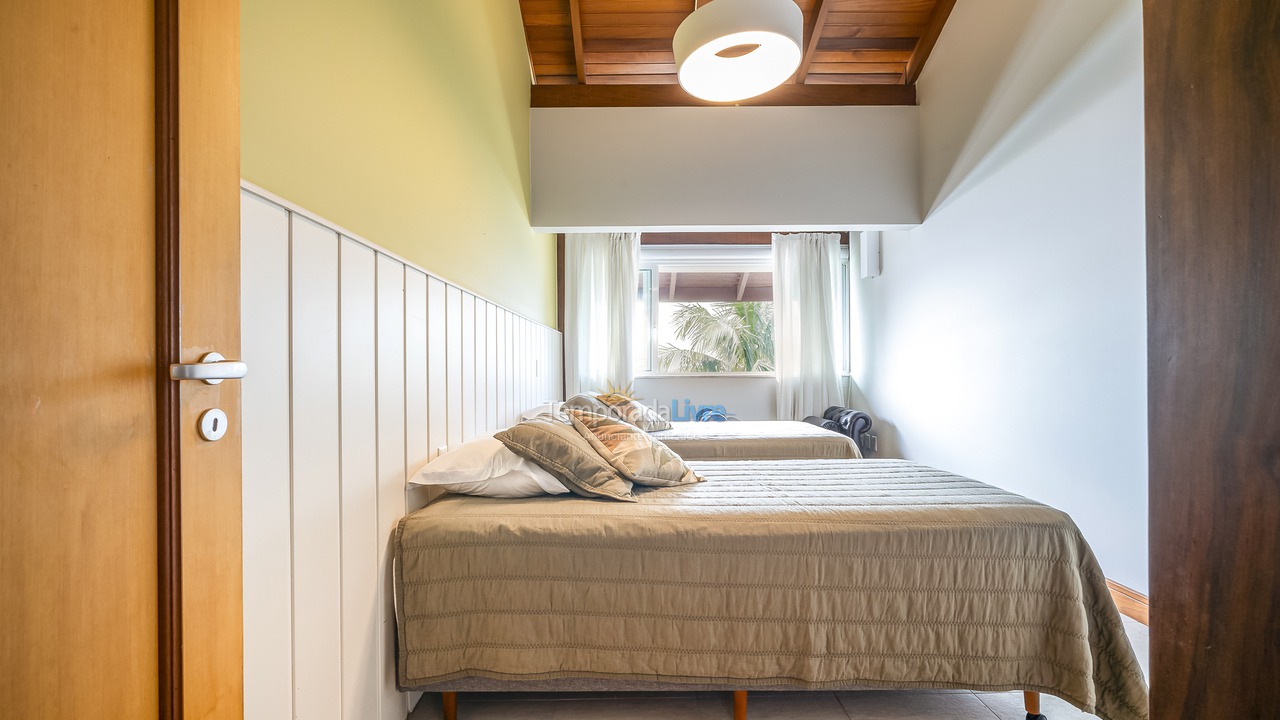 House for vacation rental in Bombinhas (Canto Grande)