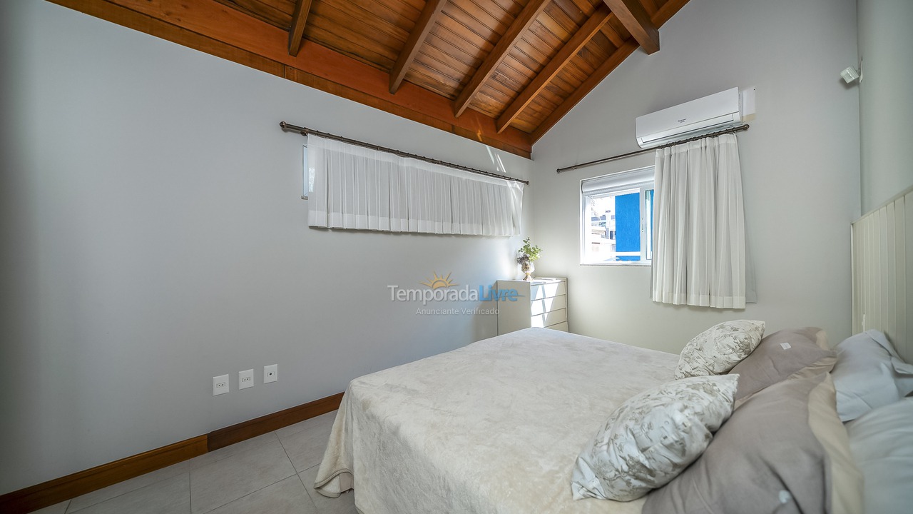 House for vacation rental in Bombinhas (Canto Grande)