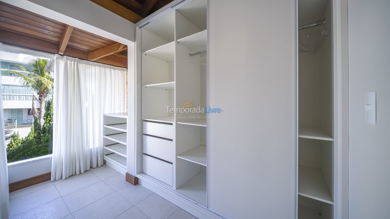 House for vacation rental in Bombinhas (Canto Grande)
