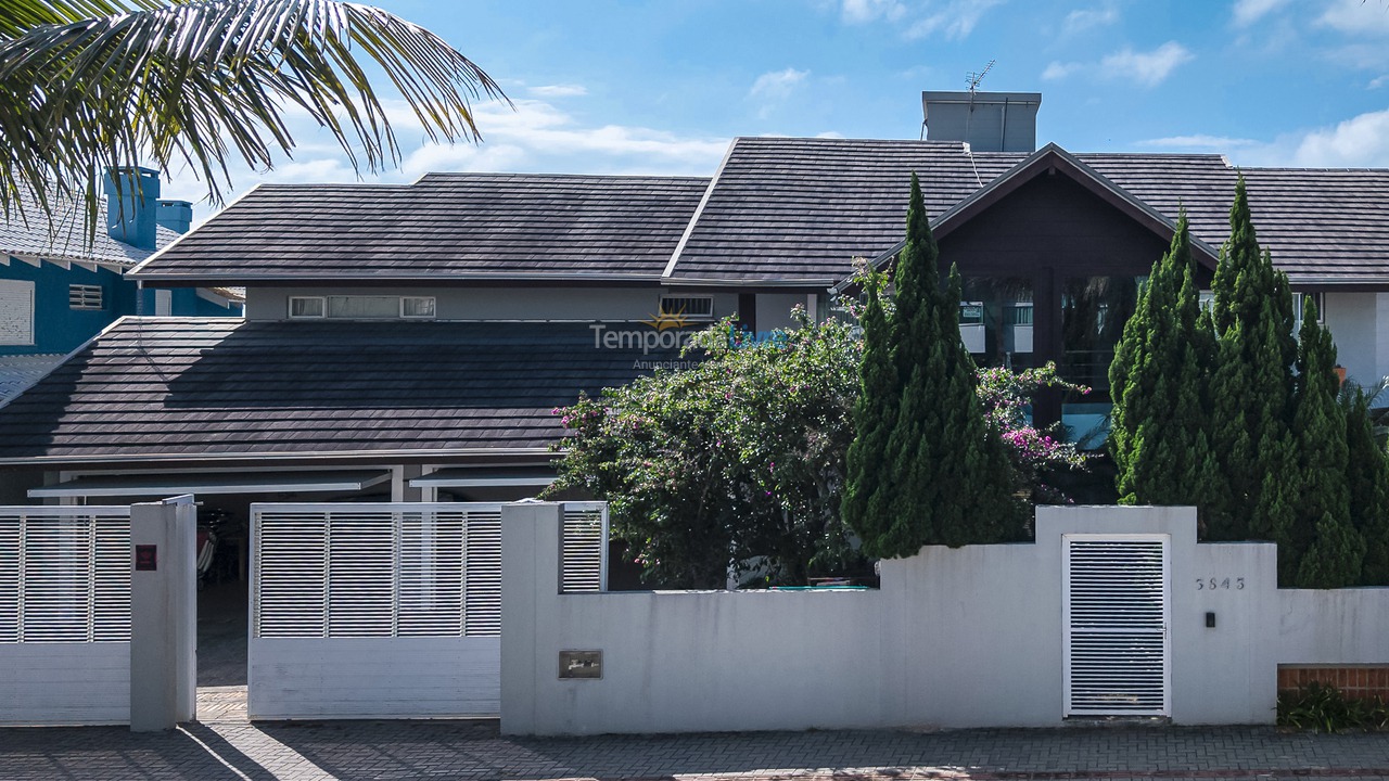 House for vacation rental in Bombinhas (Canto Grande)