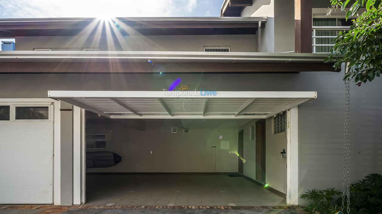 House for vacation rental in Bombinhas (Canto Grande)