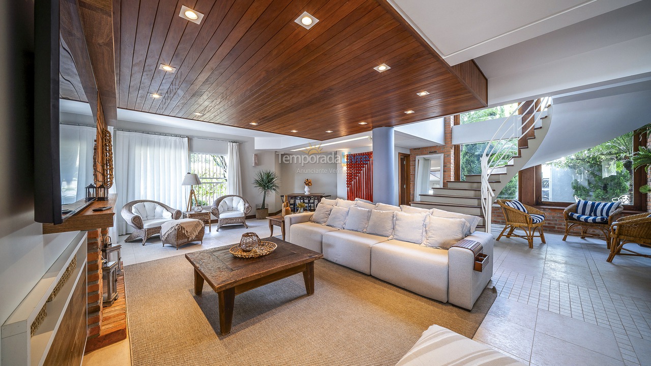 House for vacation rental in Bombinhas (Canto Grande)