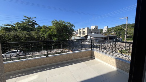 HERMOSA CASA CON PISCINA CLIMATIZADA