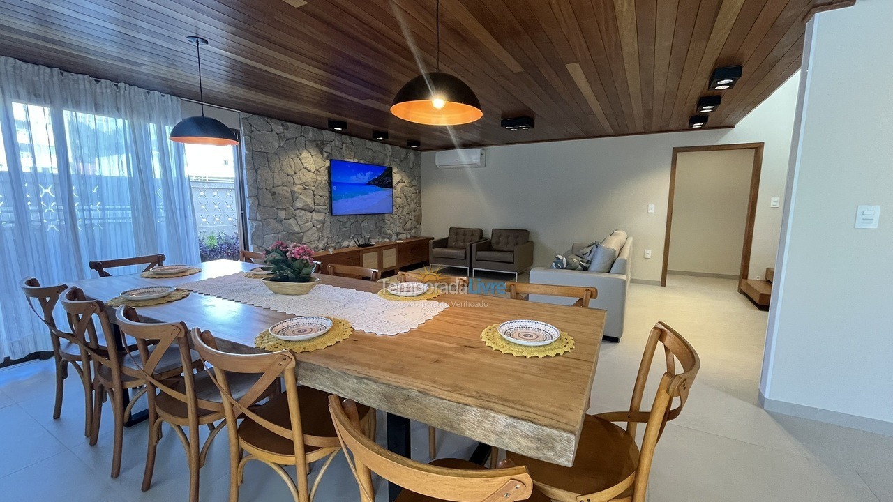 Casa para alquiler de vacaciones em Bombinhas (Praia de Bombas)