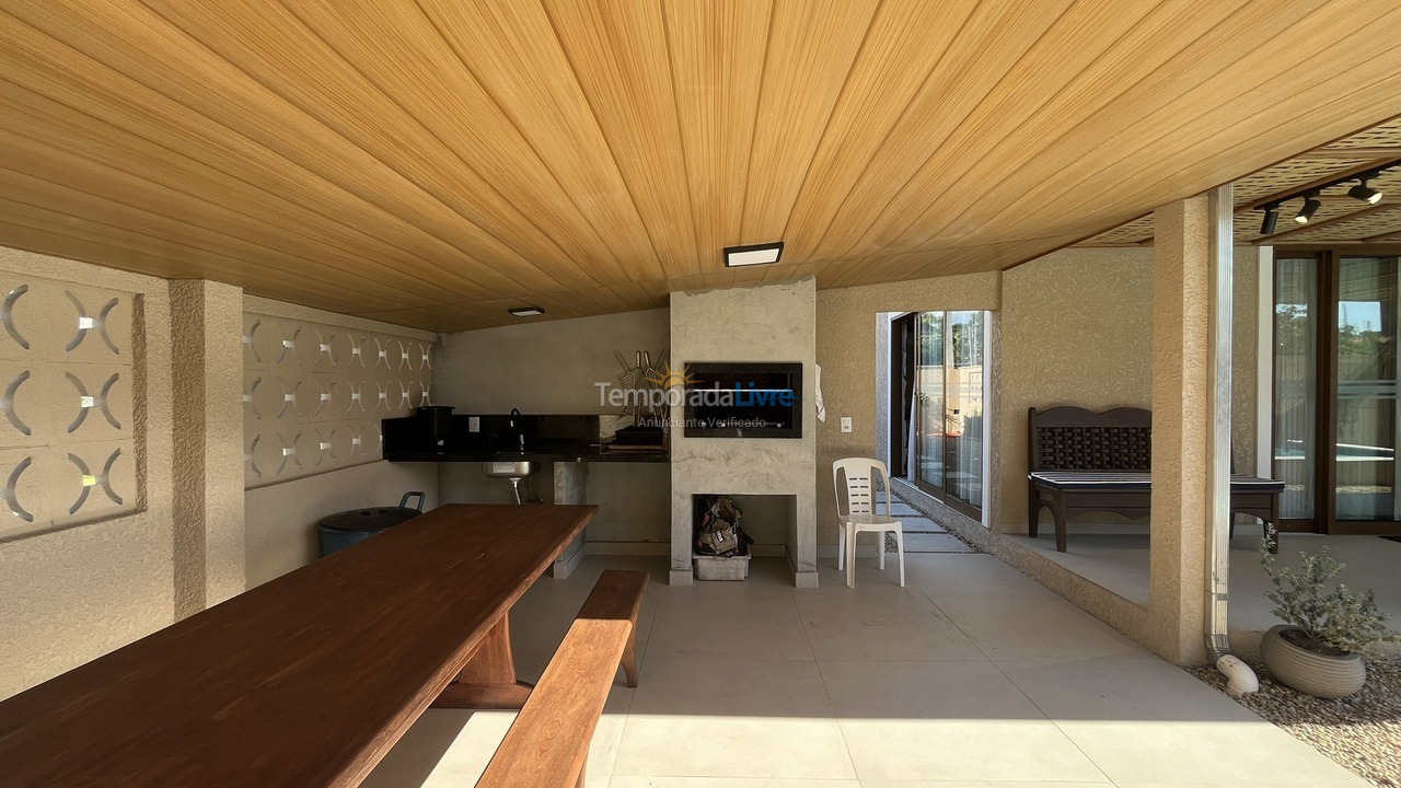 Casa para alquiler de vacaciones em Bombinhas (Praia de Bombas)