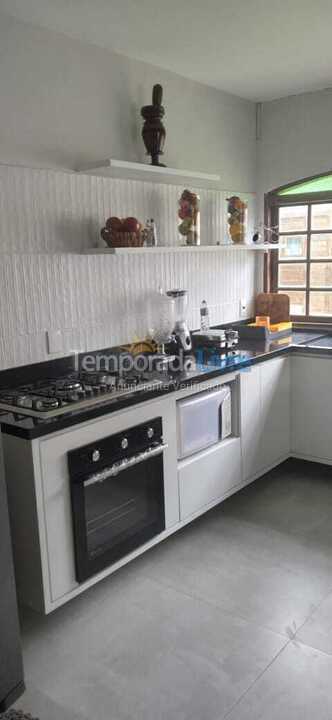 Casa para aluguel de temporada em Bertioga (Vista Linda)