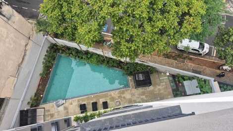 Piscina do condominio