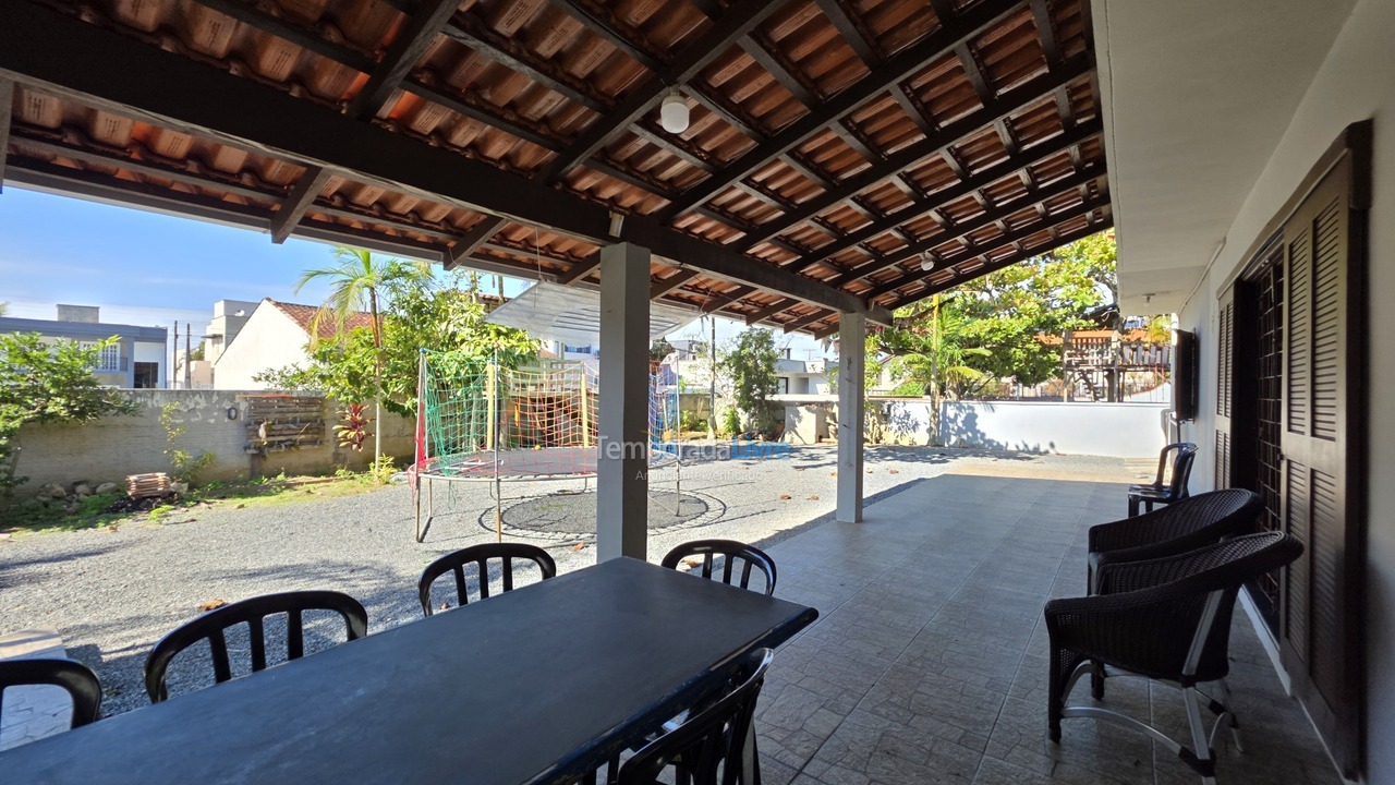 Casa para aluguel de temporada em São Francisco do Sul (Itaguaçu)