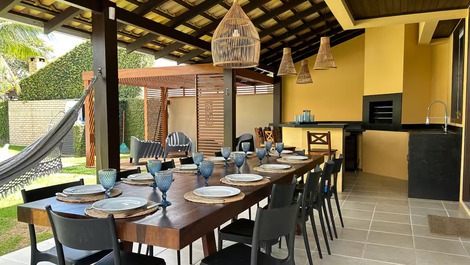 Hermosa casa de alto estándar con piscina en Praia de Mariscal