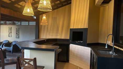 Hermosa casa de alto estándar con piscina en Praia de Mariscal
