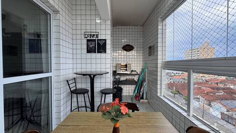 Apartamento con piscina disponible, con vistas al mar y balcón gourmet.